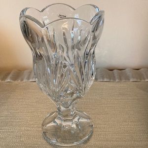 Beautiful Royal Limited Tulip Vase Made in Czech Republic New in the Box